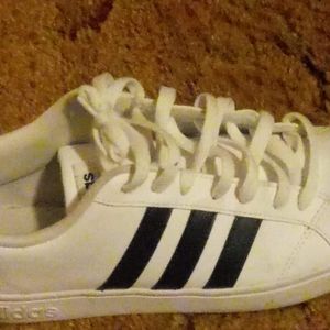 Women's size 9 Adadis